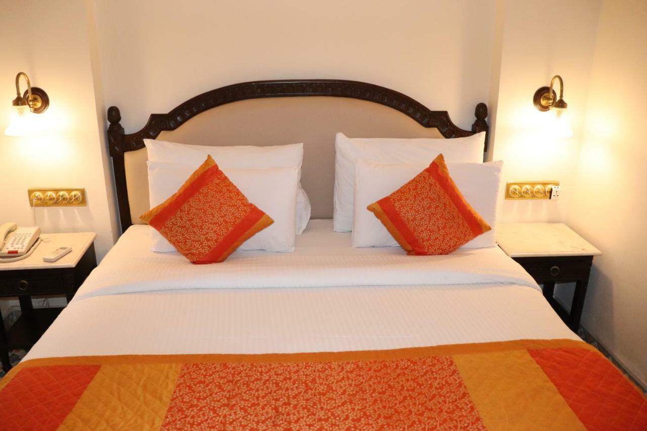 Nirbana Palace - A Heritage And 4* Jaipur